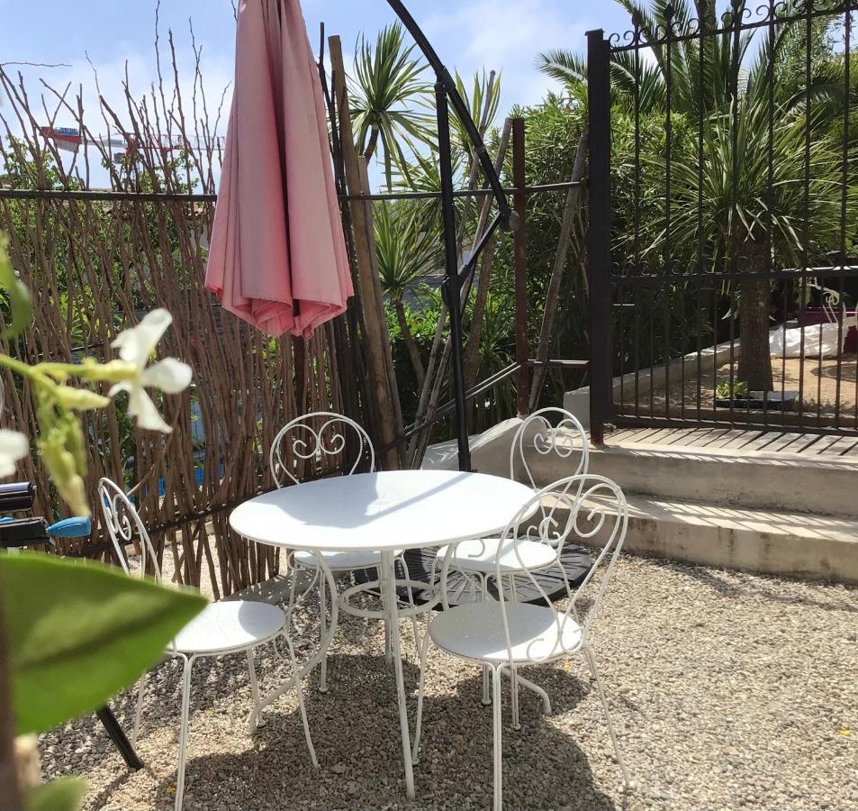 2 Pieces Rez-De-Jardin Dans Maison Avec Piscine Villeneuve-Loubet Buitenkant foto